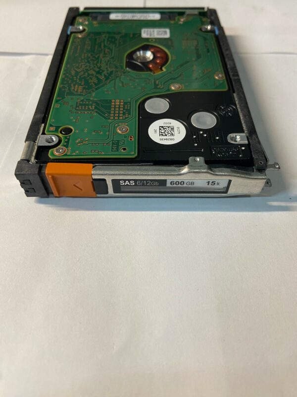 005051606 - EMC 600GB 15K RPM SAS 2.5" HDD for Unity 300, 400, 500, 600, 25 and 80 bay enclosures.