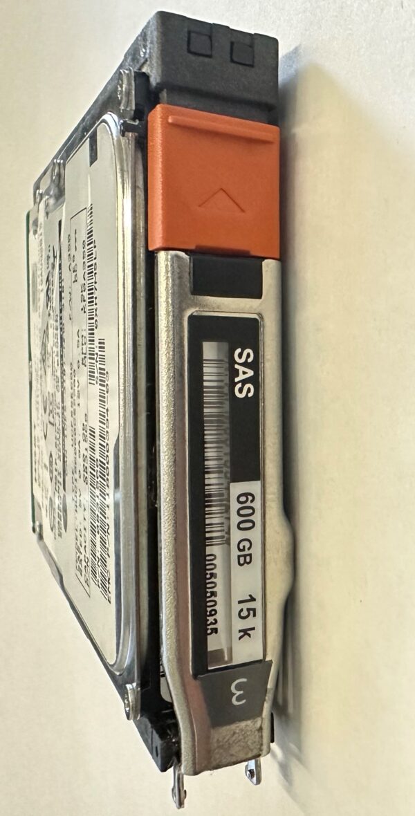 005050935 - EMC 600GB 15K RPM SAS 2.5" HDD for VNX5200, 5400, 5600, 5800,7600, 8000 series 25 disk and 120 disk enclosures, VNXe1600,  VNXe3200